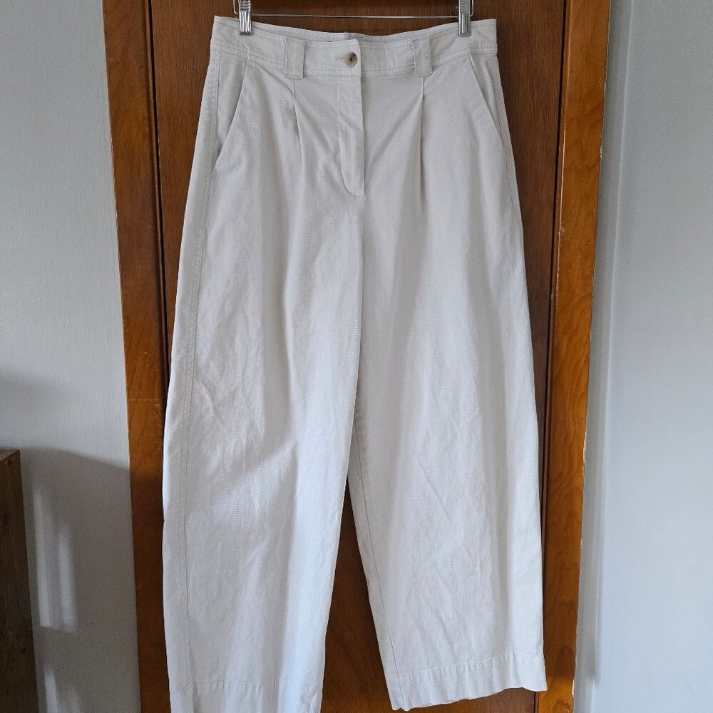 Old Navy Extra High-Waisted Barrel Wide-Leg Pants in Off-white, 12